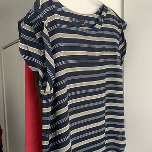 NWT Ann Taylor polyester flowy top